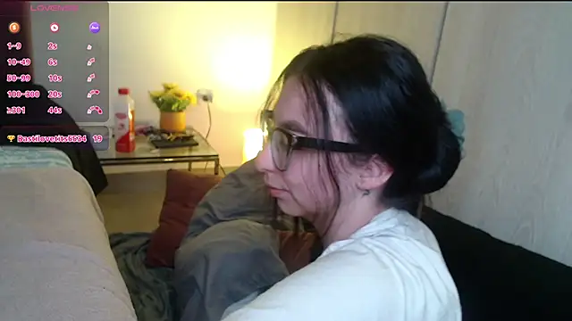 Snapshot of MeganTB chatting on 05/29/26, 06:14 MeganTB online show from 05/29/26, 06:14