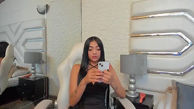 Snapshot of KattyLilli chatting on 06/27/26, 02:39 KattyLilli online show from 06/27/26, 02:39