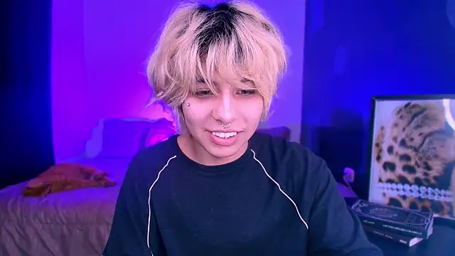 Snapshot of Aronn_44 chatting on 05/11/26, 02:45 Aronn 44 online show from 05/11/26, 02:45