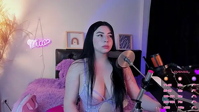 mia valentine   online show from 05/29/26, 10:05
