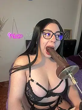mia valentine   online show from 07/06/26, 08:33