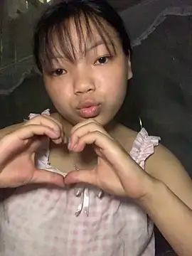 Snapshot of Cham-py chatting on 05/16/26, 01:48 Cham-py online show from 05/16/26, 01:48