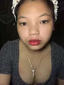 Snapshot of Cham-py chatting on 06/27/26, 01:00 Cham-py online show from 06/27/26, 01:00