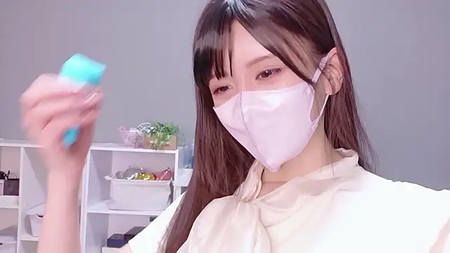 Snapshot of hina_mochi chatting on 06/18/26, 10:42 hina mochi online show from 06/18/26, 10:42