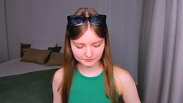 LookEva online show from 05/17/26, 04:23