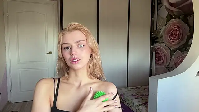 ScarlettRosy online show from 05/14/26, 03:47