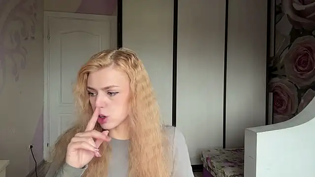 ScarlettRosy online show from 05/18/26, 03:50