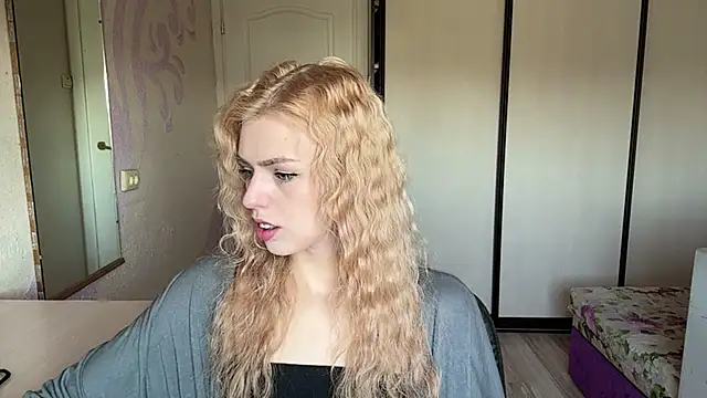ScarlettRosy online show from 05/17/26, 04:23
