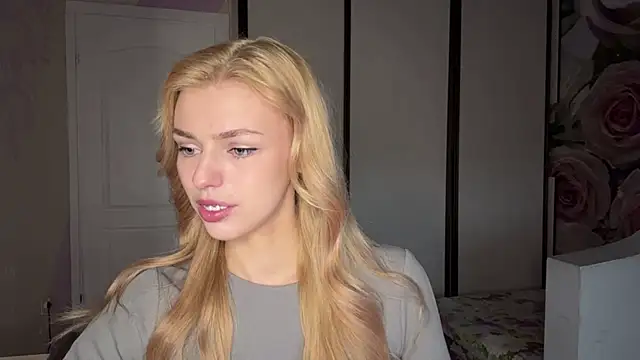 ScarlettRosy online show from 05/13/26, 03:35