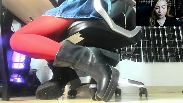 Snapshot of MissAlmaFenix chatting on 06/06/26, 06:02 MissAlmaFenix online show from 06/06/26, 06:02