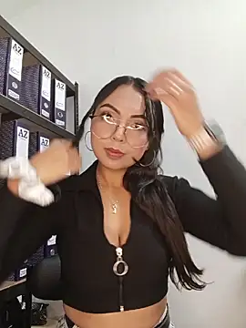 JENNIFER  03 online show from 06/09/26, 05:03