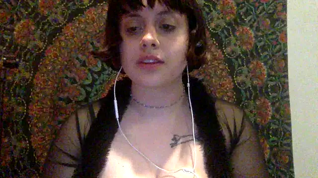 moniqueisalovergirl online show from 05/05/26, 12:02