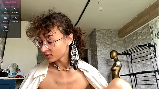Snapshot of CurlyWinx chatting on 06/27/26, 08:20 CurlyWinx online show from 06/27/26, 08:20
