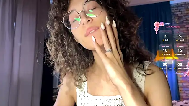 Snapshot of CurlyWinx chatting on 05/30/26, 08:31 CurlyWinx online show from 05/30/26, 08:31
