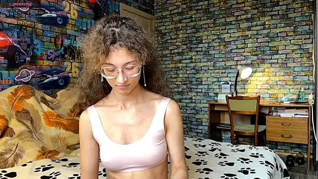 Snapshot of CurlyWinx chatting on 06/14/26, 12:39 CurlyWinx online show from 06/14/26, 12:39