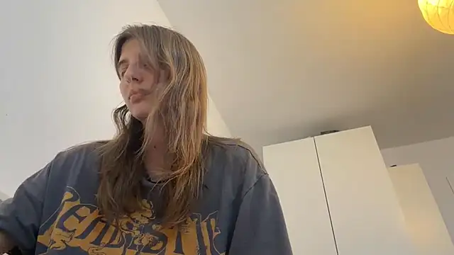 ActaedCottage online show from 08/04/26, 04:11