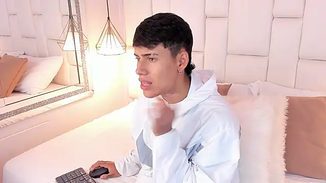 Snapshot of JacobFerrer chatting on 06/18/26, 05:40 JacobFerrer online show from 06/18/26, 05:40