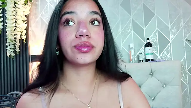 Snapshot of Zaira_bonny chatting on 06/17/26, 03:00 Zaira bonny online show from 06/17/26, 03:00