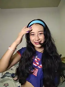 Snapshot of L0lita_Emi12 chatting on 05/28/26, 04:20 L0lita Emi12 online show from 05/28/26, 04:20