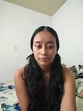 Snapshot of L0lita_Emi12 chatting on 05/21/26, 04:26 L0lita Emi12 online show from 05/21/26, 04:26