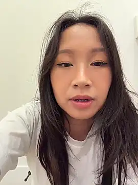 Snapshot of petiteTai chatting on 05/30/26, 03:24 petiteTai online show from 05/30/26, 03:24