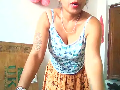 Snapshot of RubinaKhan6 chatting on 05/20/26, 02:52 RubinaKhan6 online show from 05/20/26, 02:52