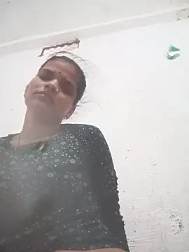 Snapshot of Student_garl_1 chatting on 06/04/26, 12:10 Student garl 1 online show from 06/04/26, 12:10