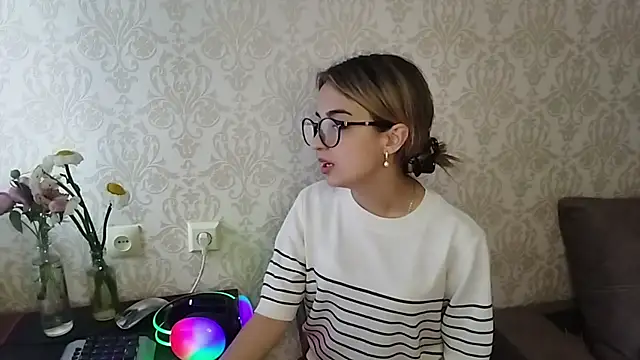 Snapshot of By_Mira chatting on 05/29/26, 03:51 By Mira online show from 05/29/26, 03:51