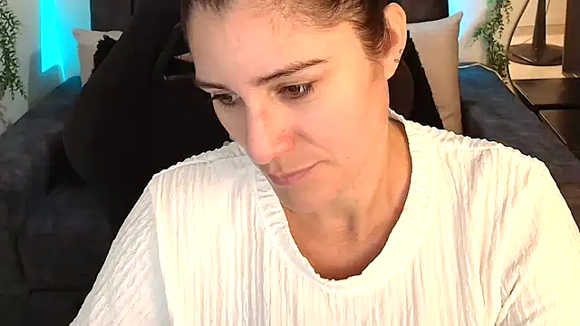 LUCYMILF SEXY online show from 05/31/26, 05:08