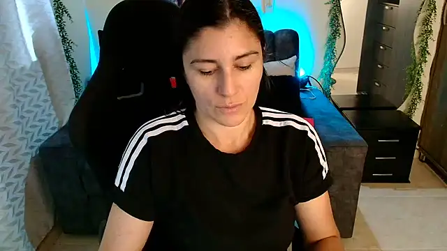 LUCYMILF SEXY online show from 06/12/26, 05:54