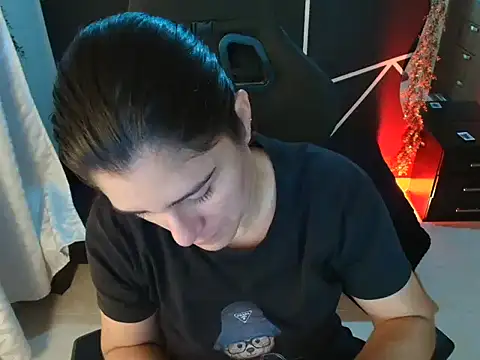 LUCYMILF SEXY online show from 05/10/26, 01:36