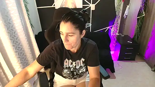 LUCYMILF SEXY online show from 05/17/26, 02:17