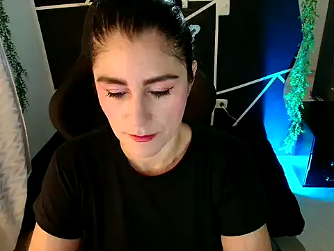 LUCYMILF SEXY online show from 05/11/26, 06:05