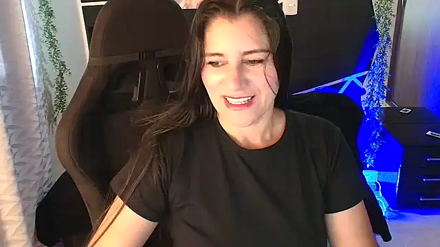 LUCYMILF SEXY online show from 05/18/26, 06:01