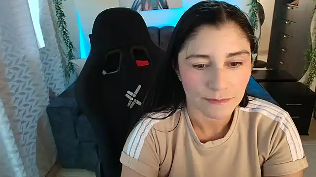 LUCYMILF SEXY online show from 06/09/26, 05:58