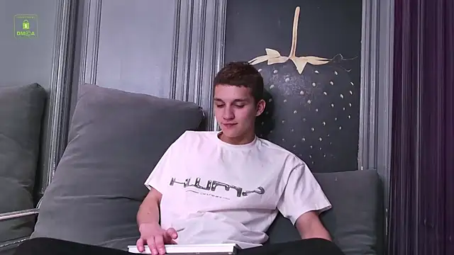 WilliamGriffith online show from 06/18/26, 04:44