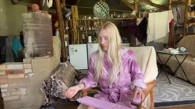 Snapshot of wildforestmuse_ chatting on 06/17/26, 08:47 wildforestmuse online show from 06/17/26, 08:47
