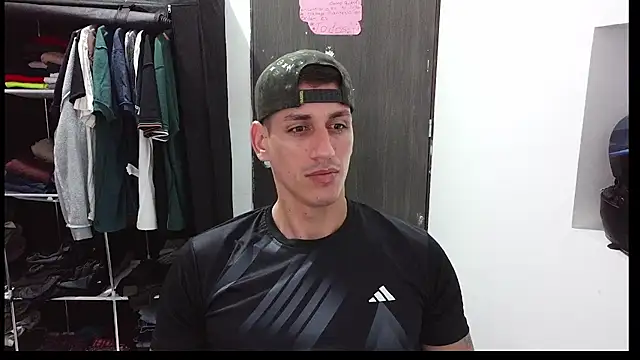 Snapshot of RaulRico chatting on 05/10/26, 11:17 RaulRico online show from 05/10/26, 11:17