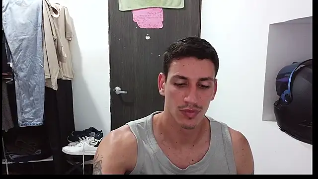 Snapshot of RaulRico chatting on 05/31/26, 01:00 RaulRico online show from 05/31/26, 01:00