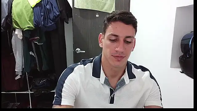 Snapshot of RaulRico chatting on 05/17/26, 04:12 RaulRico online show from 05/17/26, 04:12