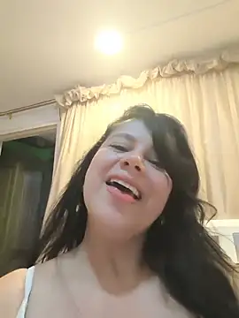 Snapshot of MonserratLune_ chatting on 05/16/26, 07:13 MonserratLune online show from 05/16/26, 07:13
