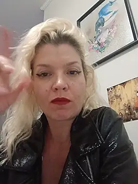 Snapshot of GoldenLatinax chatting on 07/20/26, 02:19 GoldenLatinax online show from 07/20/26, 02:19
