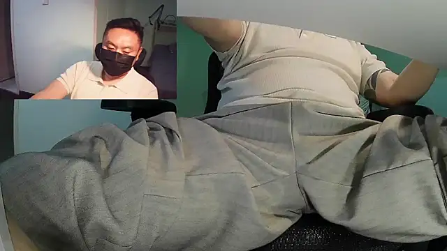 Snapshot of mrcake666 chatting on 05/15/26, 04:38 mrcake666 online show from 05/15/26, 04:38