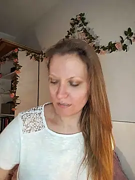 Snapshot of Candy_Cougar chatting on 05/20/26, 08:00 Candy Cougar online show from 05/20/26, 08:00