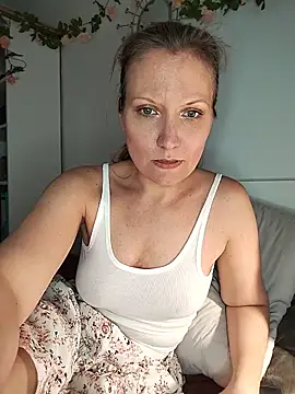 Snapshot of Candy_Cougar chatting on 06/13/26, 12:03 Candy Cougar online show from 06/13/26, 12:03