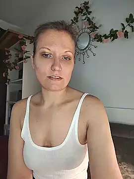 Snapshot of Candy_Cougar chatting on 06/18/26, 06:23 Candy Cougar online show from 06/18/26, 06:23