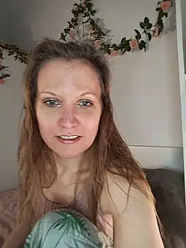 Snapshot of Candy_Cougar chatting on 06/17/26, 06:57 Candy Cougar online show from 06/17/26, 06:57