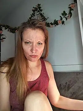 Snapshot of Candy_Cougar chatting on 06/19/26, 06:30 Candy Cougar online show from 06/19/26, 06:30