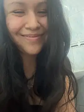 Snapshot of KeniaLuna chatting on 04/23/26, 12:28 KeniaLuna online show from 04/23/26, 12:28