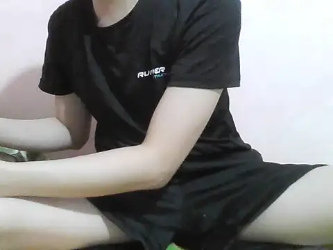 Snapshot of Zineyy chatting on 06/29/26, 10:26 Zineyy online show from 06/29/26, 10:26